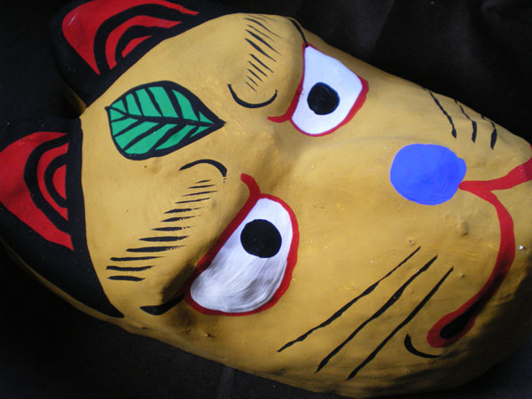 ギョロ目キツネ黄土色