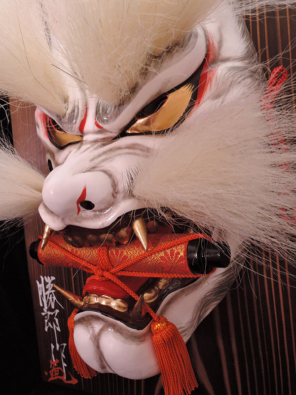 柿田勝郎面工房：石見神楽面 悪狐（白狐 飾り用 眉毛・巻物有 2
