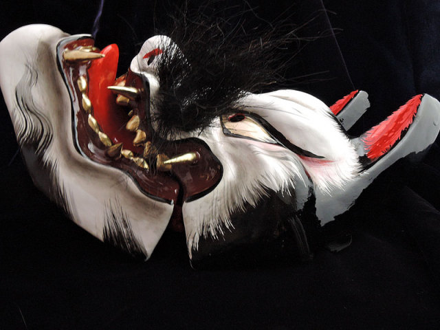 黒塚　神楽面 柿田勝郎面工房：石見神楽面 悪狐（白狐 カツラ有 赤眼光 3号型）