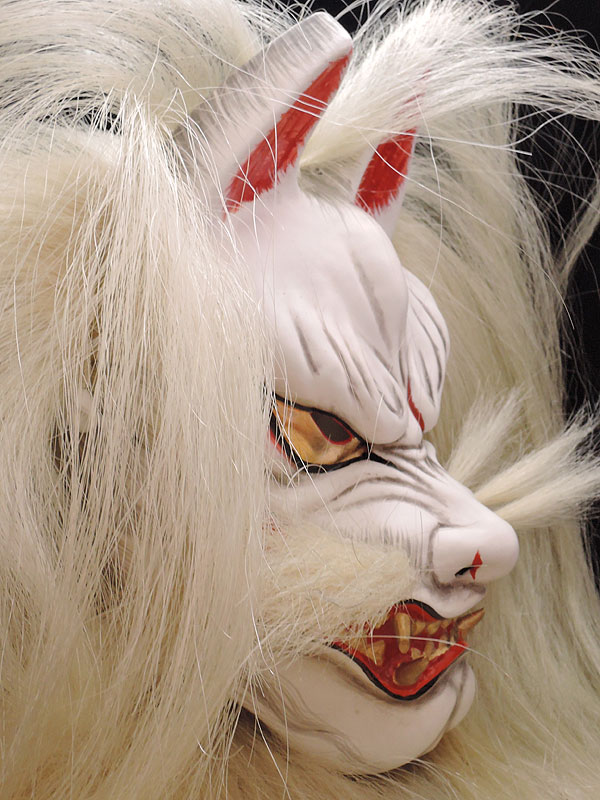 柿田勝郎面工房：石見神楽面　悪狐（白狐　顎固定　咥え有　カツラ有　３号型）