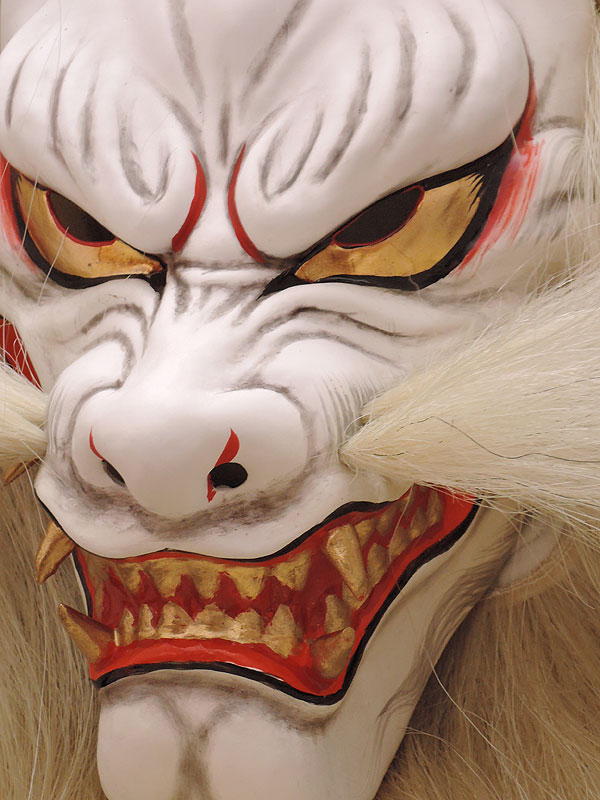 柿田勝郎面工房：石見神楽面　悪狐（白狐　顎固定　咥え有　カツラ有　３号型）