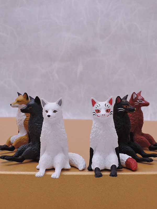 キタンクラブ：座る狐