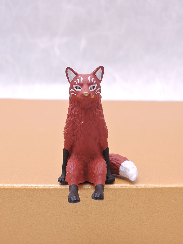 キタンクラブ：座る狐