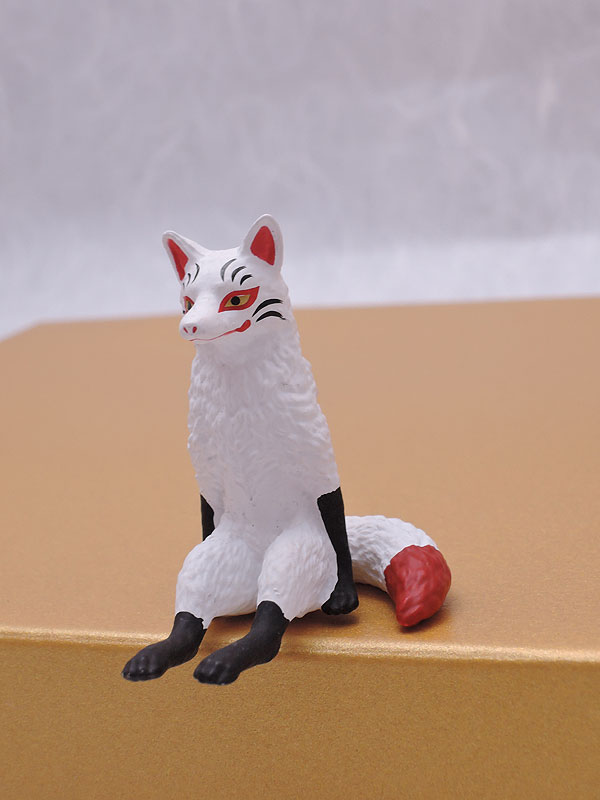 キタンクラブ：座る狐