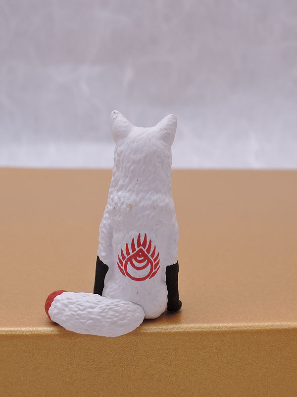 キタンクラブ：座る狐