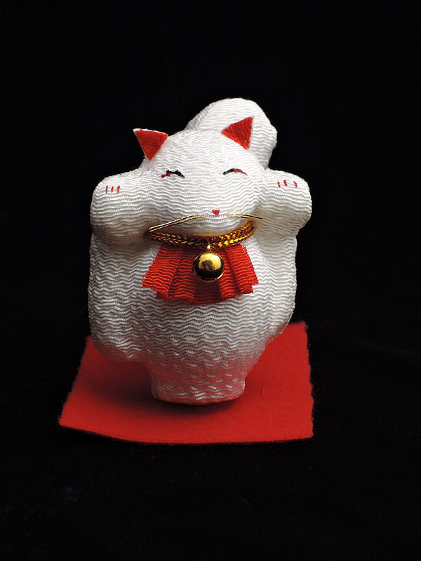 ちりめん招き白きつね