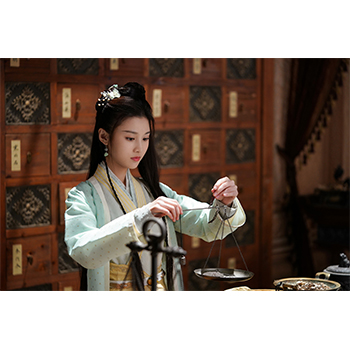 中国ドラマ　赤華珠　君に誓う愛　DVD Amazon.co.jp: 赤華珠［せきかしゅ］～君に誓う愛～ DVD-BOX1