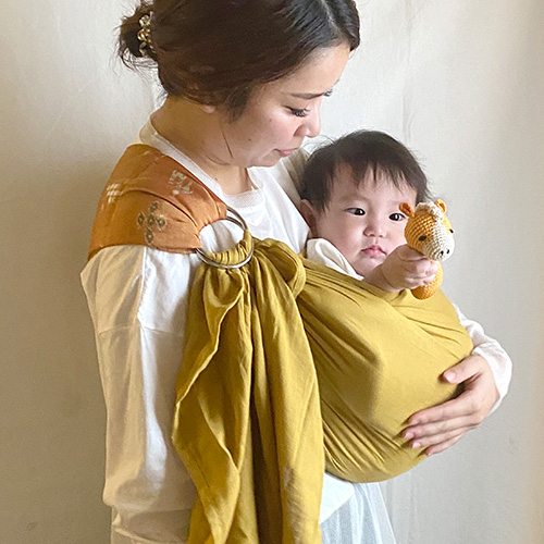 新生児から使える沖縄子育て良品のベビースリング。出産祝いなどの