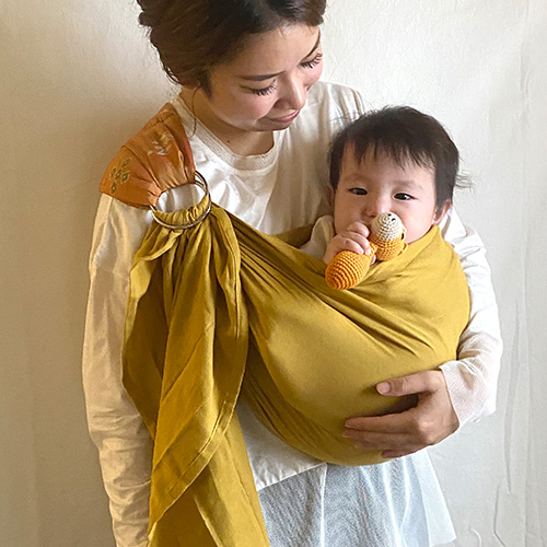新生児から使える沖縄子育て良品のベビースリング。出産祝いなどの