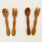 木製カトラリーニコニコ＆ウインク【子供用スプーン、フォーク】出産祝い誕生祝いに