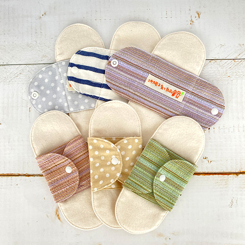 布ナプキン【生理痛の軽減やかぶれに】軽い日おりもの用ライナー（柄おまかせ）