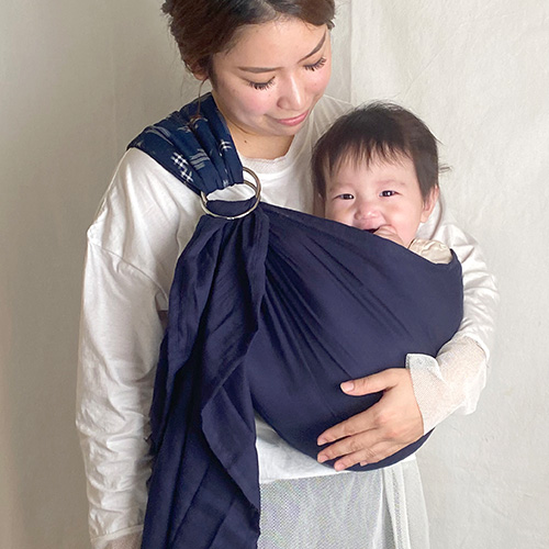新生児から使える沖縄子育て良品のベビースリング。出産祝いなどの