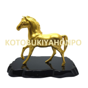午うまの黄金置物