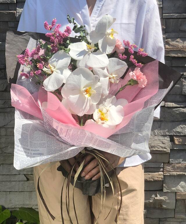 ギフト向け 花束 胡蝶蘭 S ピンク 生花｜お祝いギフトなら胡蝶蘭専門店  