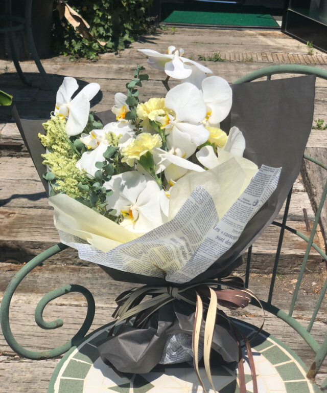 2023年１月　花束Ｓイエロー　椅子