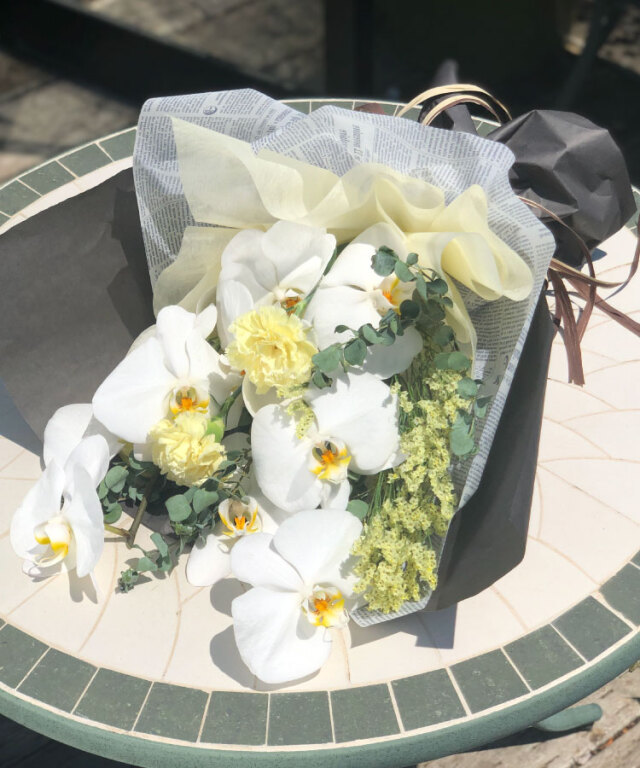 花束 ギフト向け 花束 胡蝶蘭 S イエロー 生花｜お祝いギフトなら胡蝶
