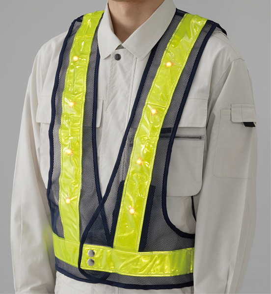 NEW HOLLAND 農業用作業服 黒/黄色 反射ストライプ付き 工事資材コム｜379-642 LED反射ベスト紺（黄LED）