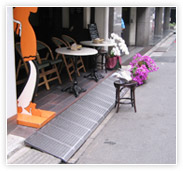 工事資材コム｜CA-200M キャスコーナー M級 本体 2段階段差用（200mmまで）