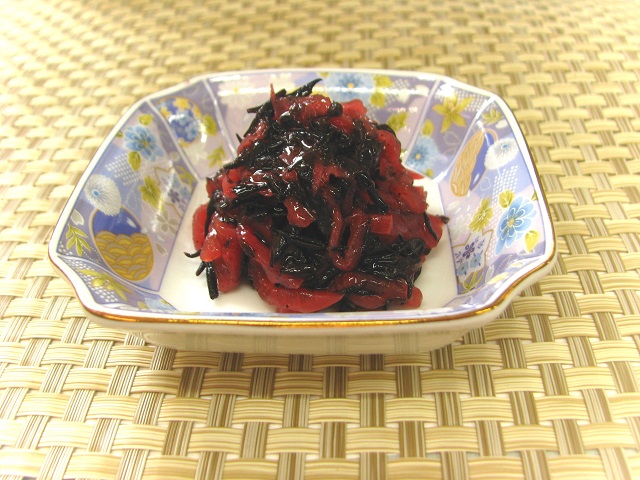 パリパリ梅しそひじき１ｋｇ　［業務用漬物］［未開封：常温保管ＯＫ］　☆大根と芽ひじきがメインのお漬物　［国内加工］