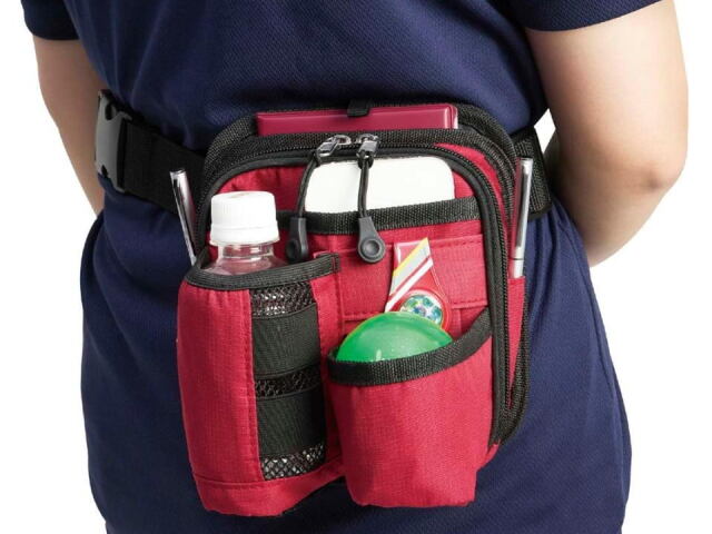 ウエストにベルトで装着　ボール、ペットボトル飲料　マーカーとストッパー　スマートフォン　スコアカードけーすなど各ポケットへ