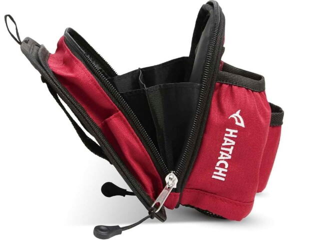 側面のファスナーポケット　マチ（厚み）も深く収納力バツグン