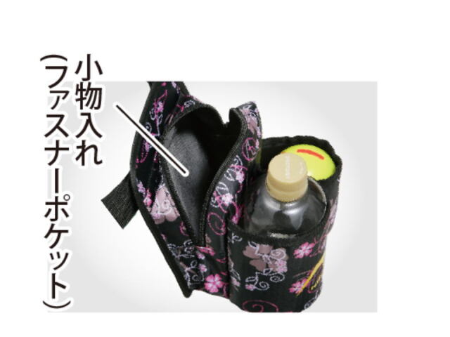 ボールやペットボトルが前に収納し、ファスナ付きの中に小物収納