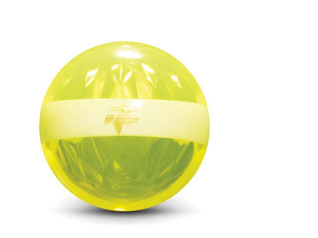 中央のホワイトリング（ライン）によって、高い耐久性の中空ボール