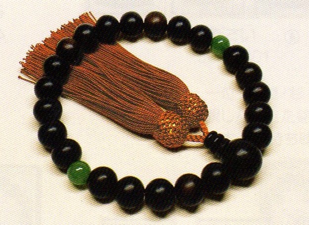 お念珠 男性用 素挽 縞黒檀 ２２玉 ２天ヒスイ 人頭（茶）