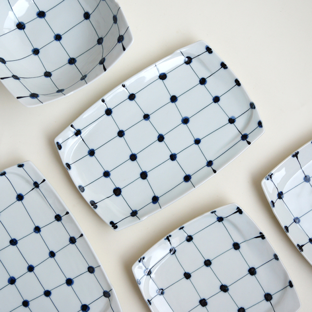 ◻️作家 アセビマコトさん◻️デルフト皿 2点 波佐見焼 福峰窯 点格子 渕取角皿