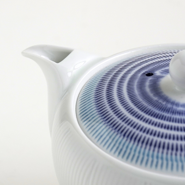 一輪差し／波佐見焼／浩司造／青釉 作家 沖本東 一輪挿し 青釉 ¥2,640 大人の焼き物
