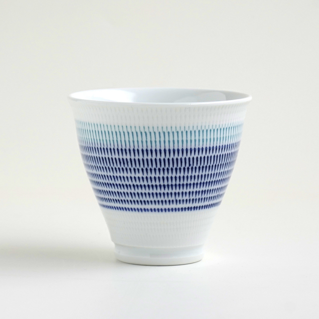 新品 波佐見焼 富士碗 おしゃれ 有田焼 カンナ彫り 手彫り 一真窯 ご飯茶碗 オシャレでカラフルな富士山の形をした「富士碗」4色 No,1朱