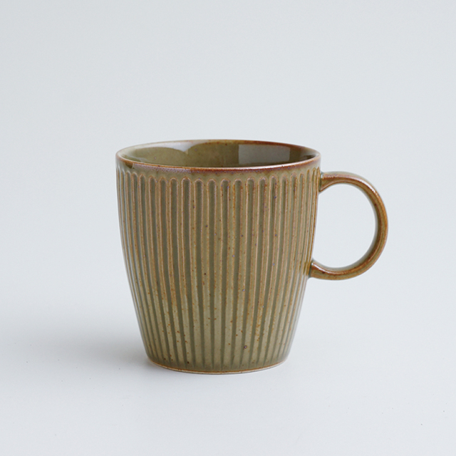 緑と茶色のデザイン陶器 波佐見焼 一誠陶器 浮彫 マグカップ 緑