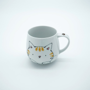 ネコ柄の器