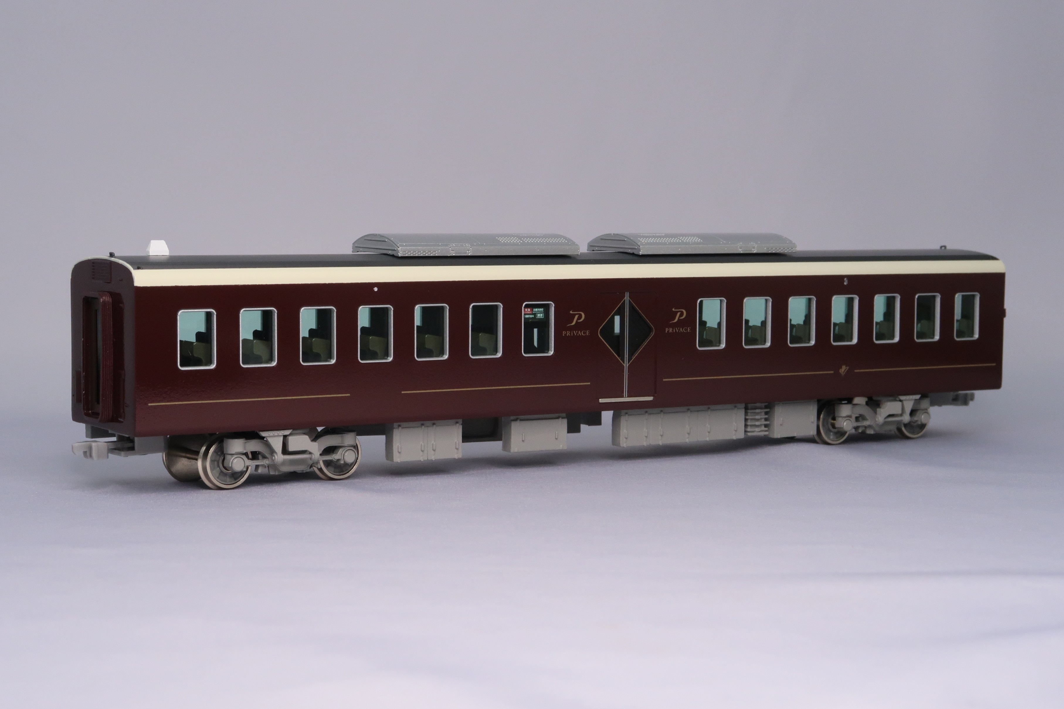 阪急２３５０形　PRiVACE（９３００系組込車）