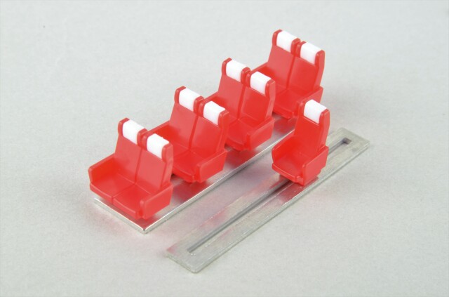 特急用シングルクロスシート（座席色・赤）