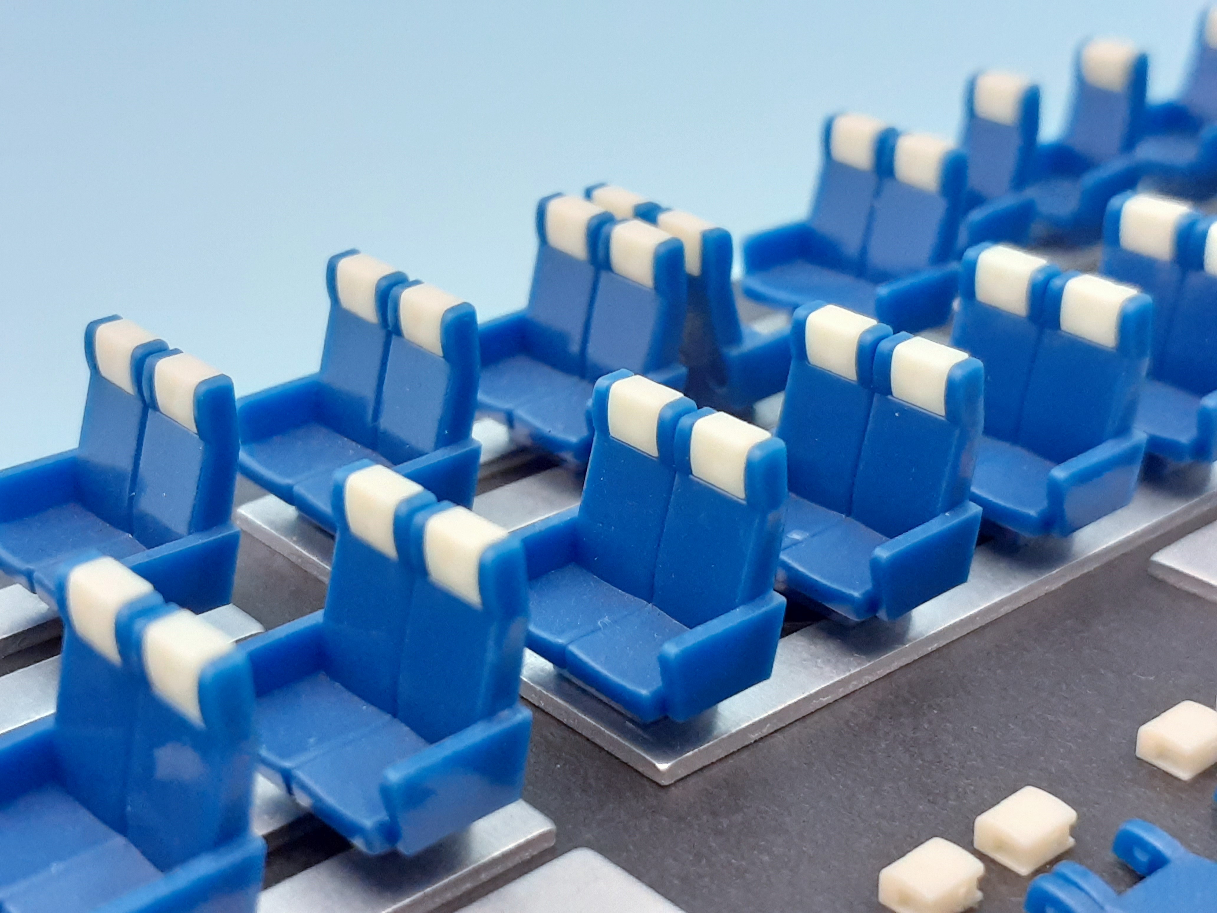 特急用シングルクロスシート（座席色・青）