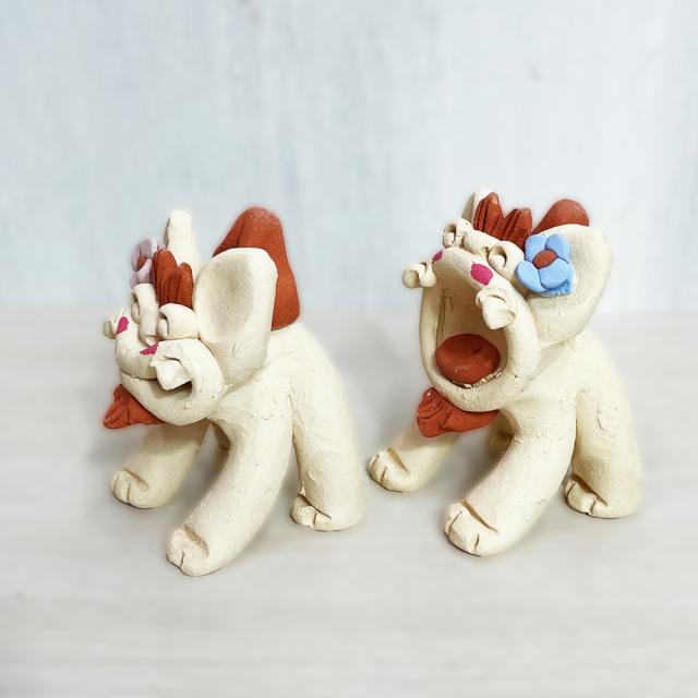 沖縄土産 シーサー 置物 ミニ 玄関 ペア 素焼き ふせシーサー 小 花付き