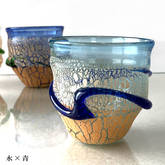 ▽Eb左1114 ガラス製 水指 漆蓋付き 琉球硝子？ 気泡 ガラス ▽Eb左1114 ガラス製 水指 漆蓋付き 琉球硝子？ 気泡 ガラス