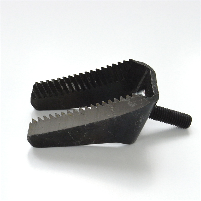 イセキ　切刃ボルト付 1