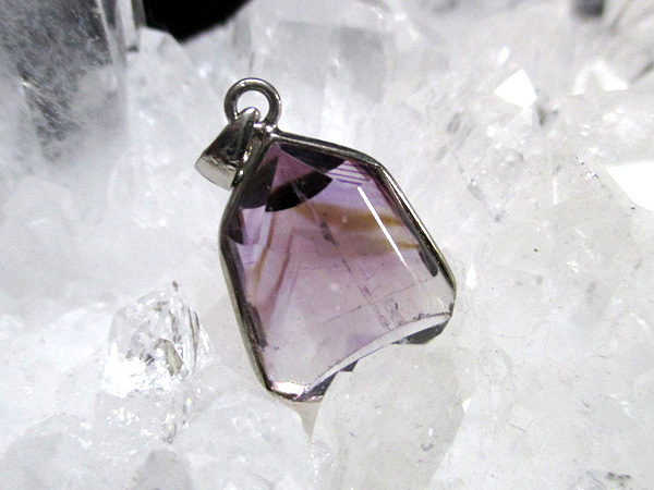 ファントムアメジスト 紫水晶  ペンダントトップ 天然石専門店【鬮石】