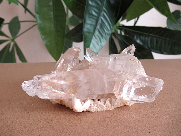 アーカンソー州産 アデュラリアインクォーツ 原石 水晶クラスター