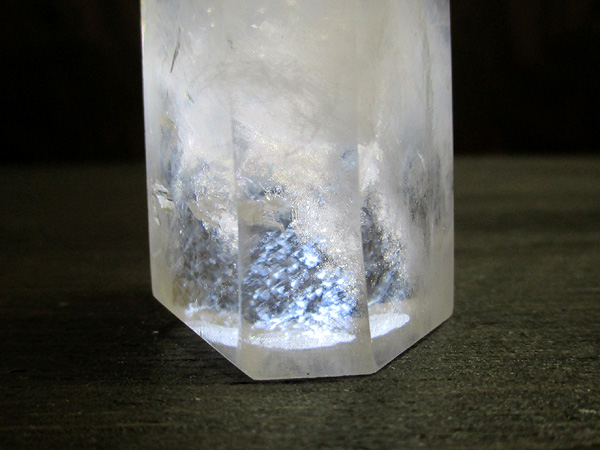 ブルーエンジェルラダークリスタル（ハイダウェイクォーツ）天然水晶ポイント