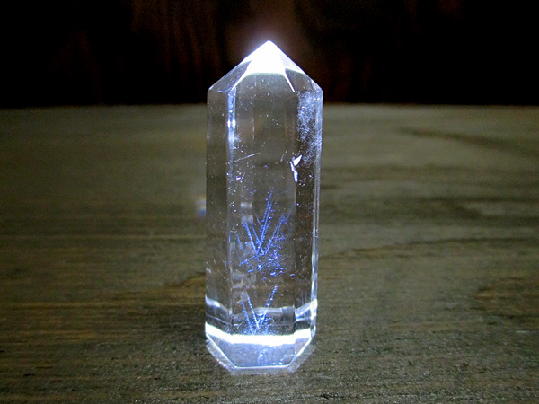 ブルーエンジェルラダークリスタル（ハイダウェイクォーツ）天然水晶ポイント