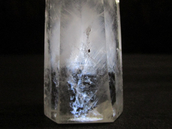 ブルーエンジェルラダークリスタル（ハイダウェイクォーツ）天然水晶ポイント