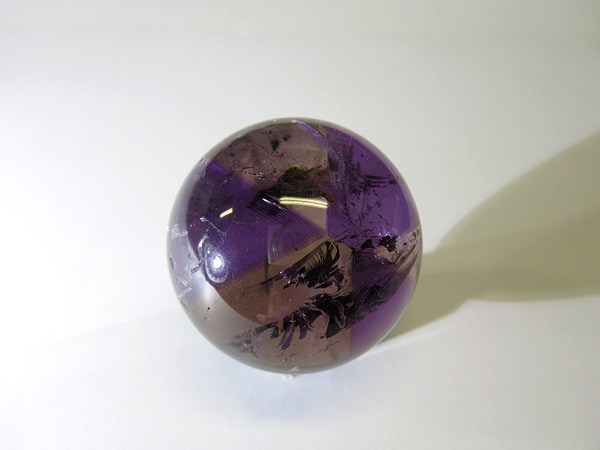 ブラジルバイーア州産 ファントム トラピッチェアメジスト丸玉