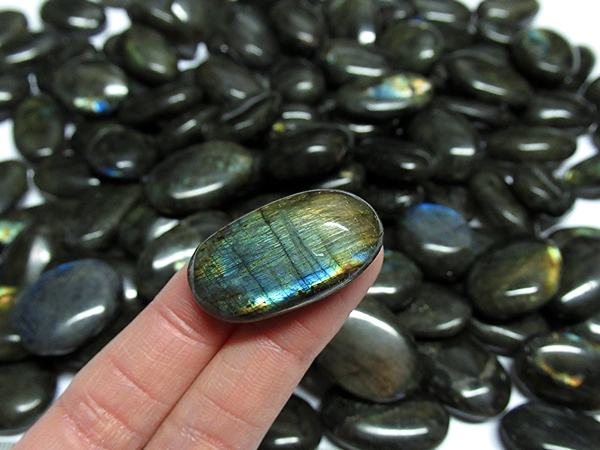 ラルビカイト (ブラックラブラドライト)」 10mm いぶかし 1連（約38cm  