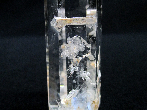 ブルーエンジェルラダークリスタル（ハイダウェイクォーツ）天然水晶ポイント