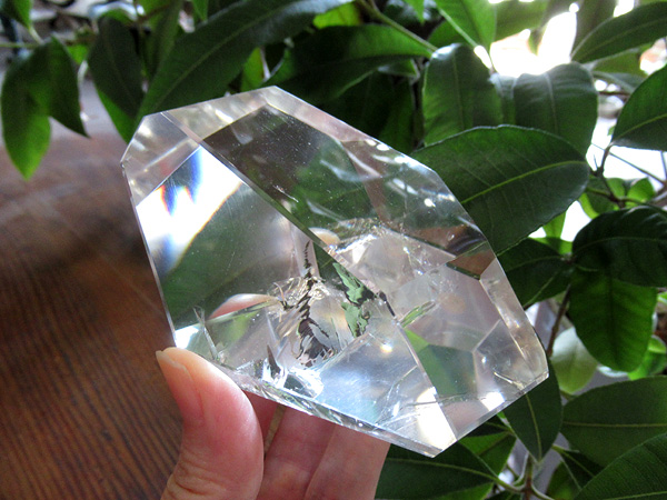 高品質】ブラジル産 水晶 ポリッシュ原石 約8cm レインボー入り