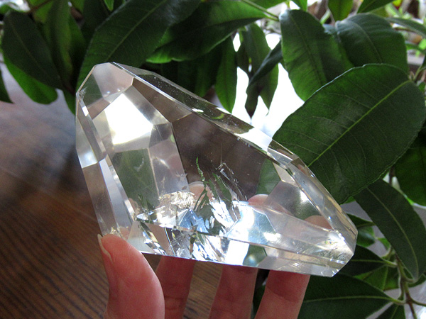 【高品質】ブラジル産 水晶 ポリッシュ原石 約8cm レインボー入り 高品質】ブラジル産 水晶 ポリッシュ原石 約8cm レインボー入り 小売