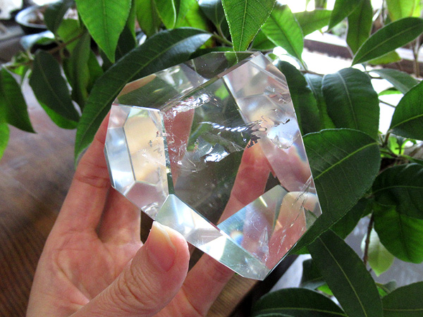 高品質】ブラジル産 水晶 ポリッシュ原石 約8cm 購入 レインボー入り